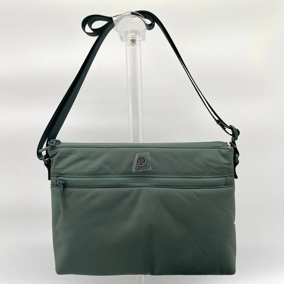 LULULEMON NWOT GIFT SET Green Nylon Crossbody Bag, Diaper Pad, and Shopping Bag - Picture 4 of 10